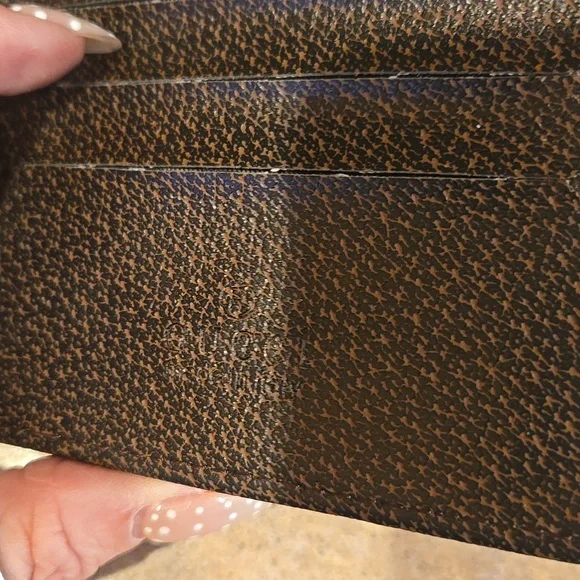 Designer Inspired Stylish Wallet - Picture 7 of 9